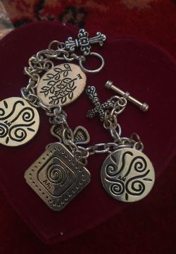 AAI CHARM BRACELET w VIGNETTE CHARMS. Charms include 4 vignettes $5 obo