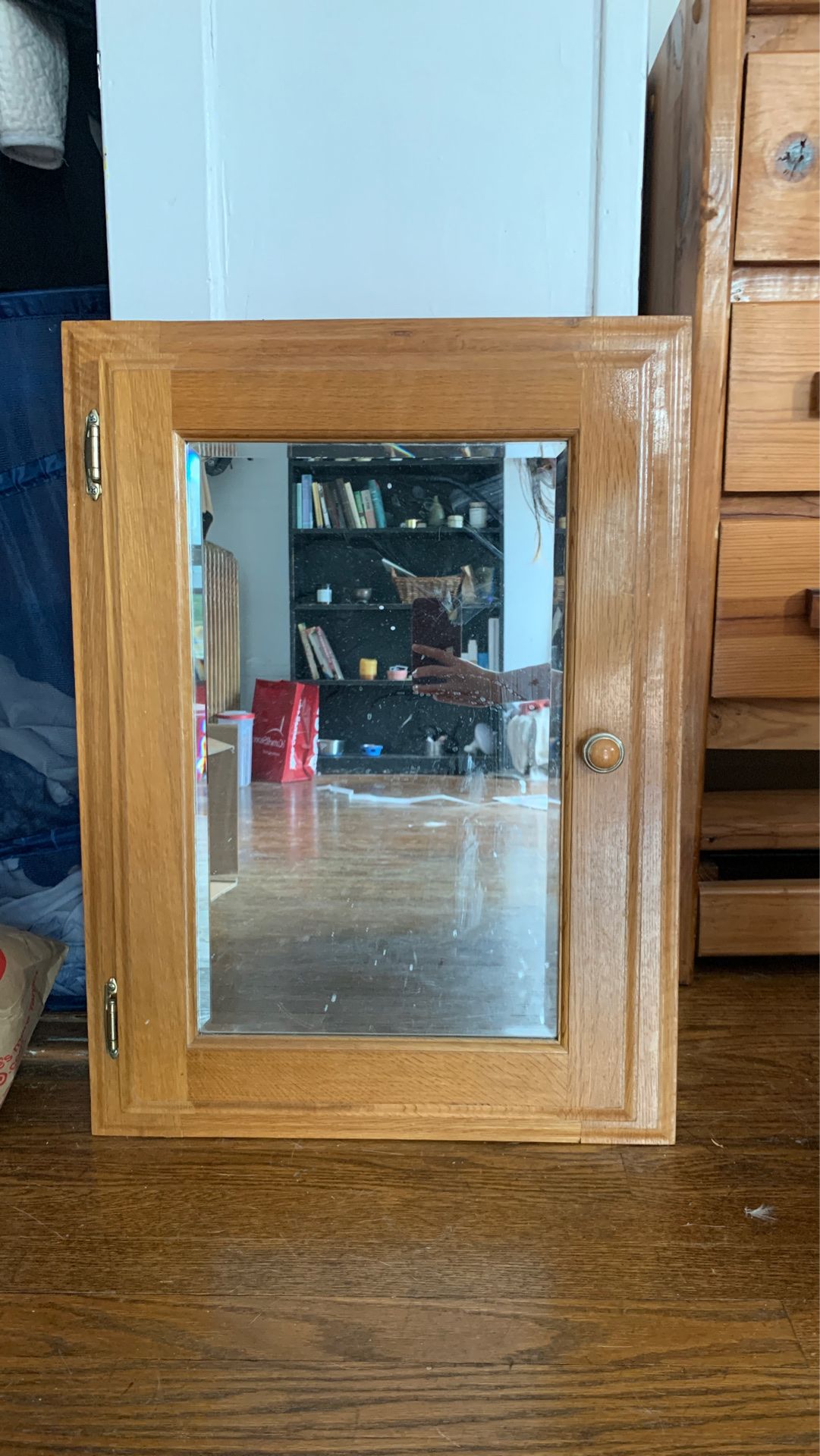 Cabinet mirror (bathrooms, dresser)