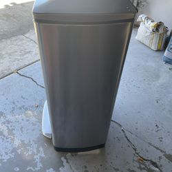 Trash Can 