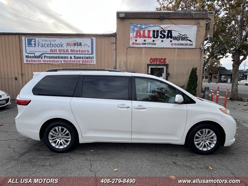 2016 Toyota Sienna XLE 8-Passenger