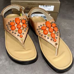 🌸Donald Pliner Boho Leather Camel Tan  Sandals Thongs Adjustable Strap Women’s Hilton