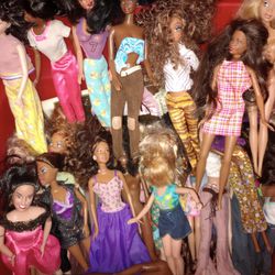 47 Barbie Dolls With Extra Clothes And A Bunch Of Doll House Accessories 