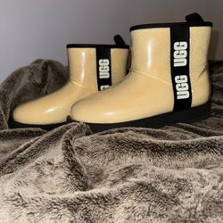 UGG Women’s Shoe (9)