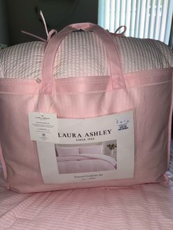 Pink comforter