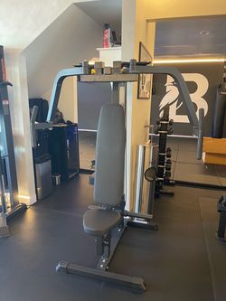 Titan Fitness Pec Fly / Rear Delt Machine – Upgraded