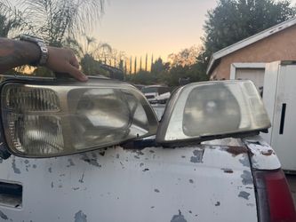 OEM 1997 Honda CR-V Headlights – Driver & Passenger Pair