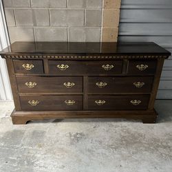 Solid Wood Dresser & Highboy Set – Excellent Condition – Classic Vintage Look