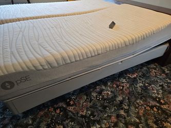 Near-New Split King Sleep Number 360 Adjustable Smart Bed