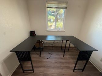 Gaming desk