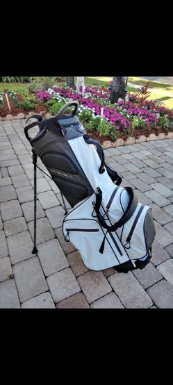 Club Champ Air Channel Golf Bag with Stand, 7 Side Pocket, Carrying Strap. Fairly New . Used Only Couple Times