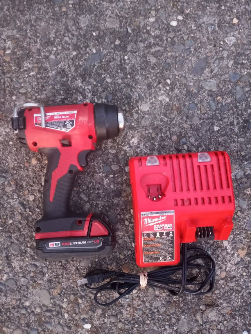 Milwaukee M18 Heat Gun 2688 Excellent Condition with Battery & Charger. For Pick Up Fremont Seattle. No Low Ball Offers Please. No Trades 