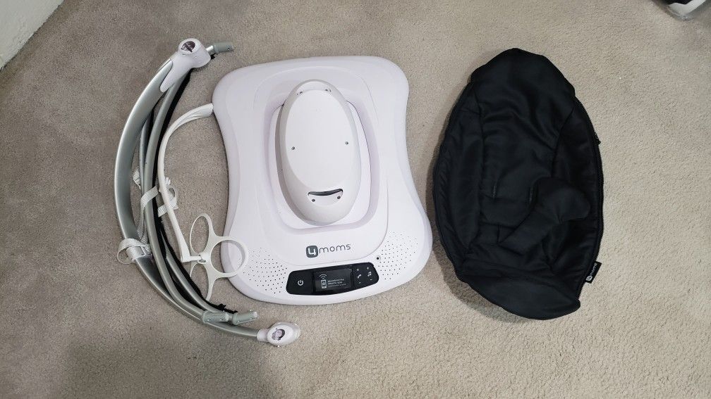 Mamaroo Swing- 4 Moms