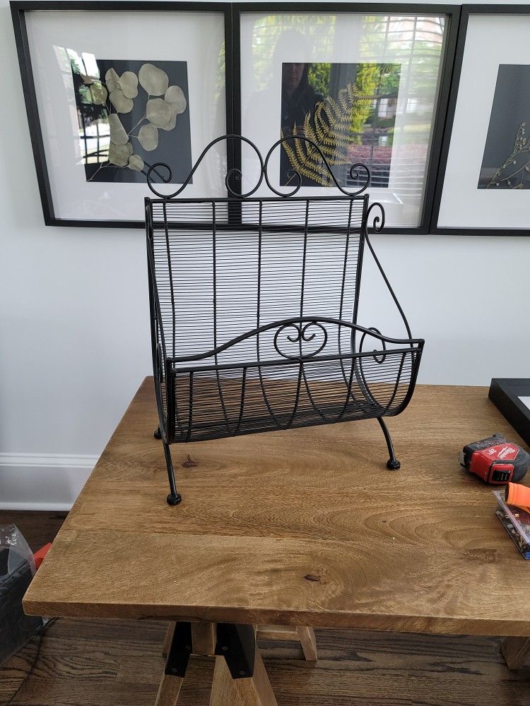 Metal Wire Magazine Towel Holder Rack Black