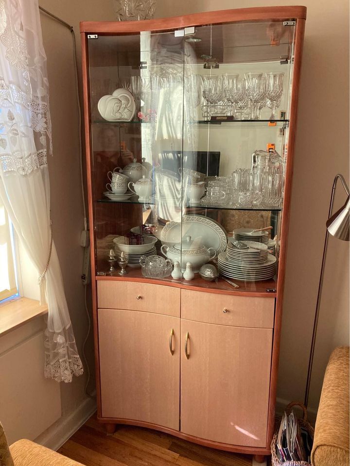 Antique light brown/gold China Cabinet