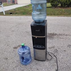 Dispensador De Agua  Fría Y Caliente  Incluye 2  Garrafones Plásticos 