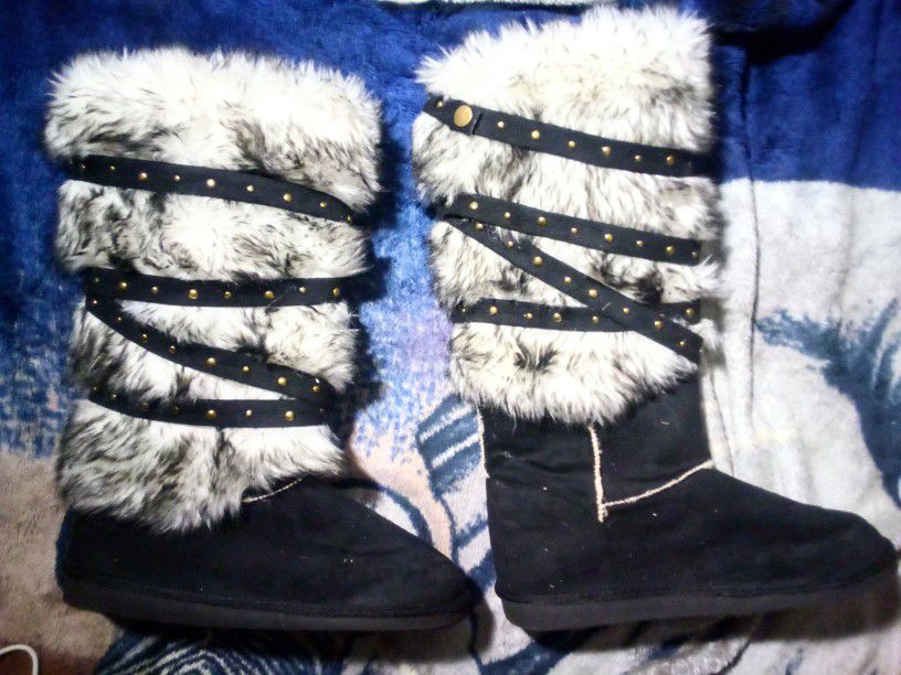 Woman Size 10 Fur Boots