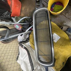 99-06 GMC Grille $100