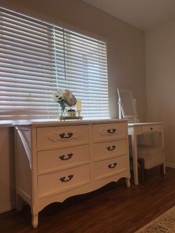 Vintage French Provincial 6-Drawer Dresser & Matching Vanity Set