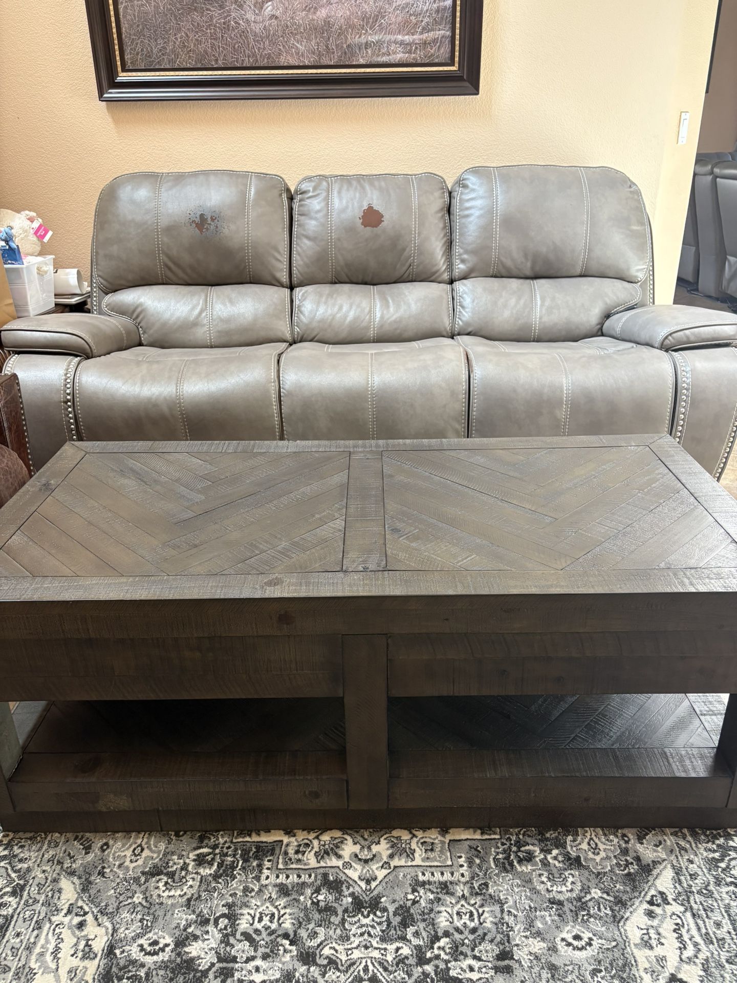 coffee table, excellent condition, solid wood, free delivery.