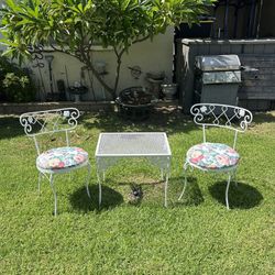 Vintage 3pc Wrought Iron Patio Set 