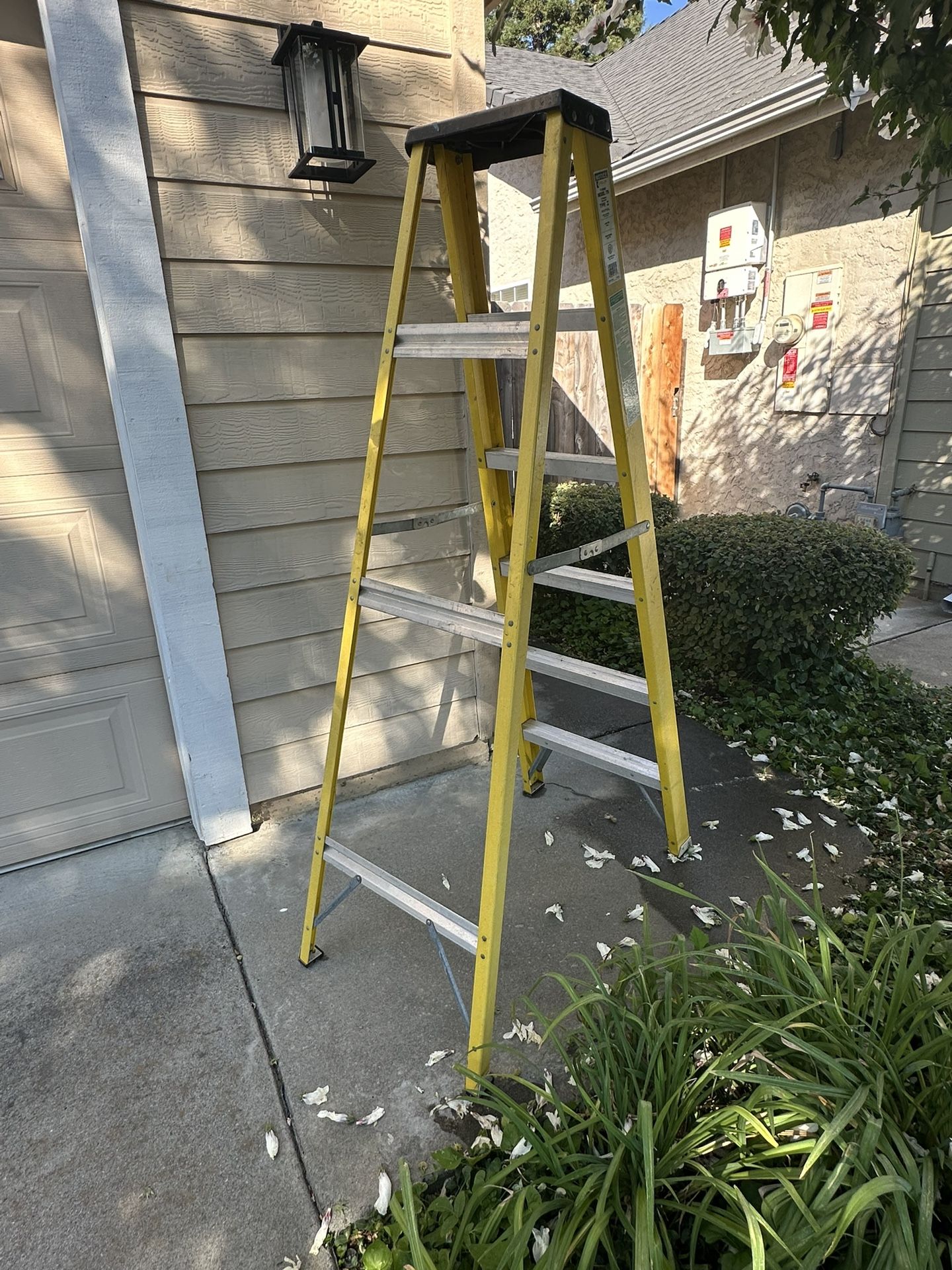 Keller 6’ Type I Fiberglass Step Ladder - 250 lb. Max