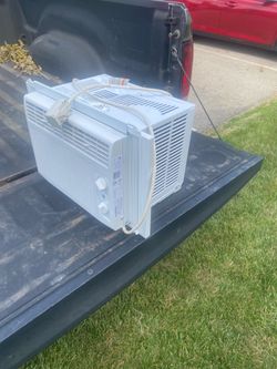 G*E window air conditioner white small