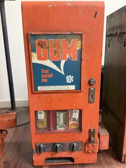Vintage 10¢ 3-Column Metal Stick Gum Vending Machine