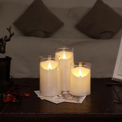 Elegant flameless candles. Set of 3. Color: white