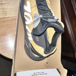Yeezy 700, Yellow black, 9M