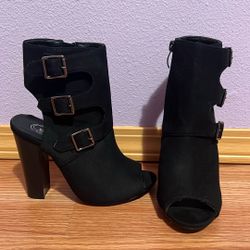 Women’s Size 5 Suede Open Toe Heel 