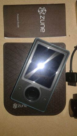 Zune 30gb w/ charger, radio adapter charger