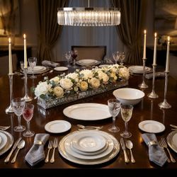Pristine Royal Doulton "Simply Platinum" 22-Piece Fine Bone China Set