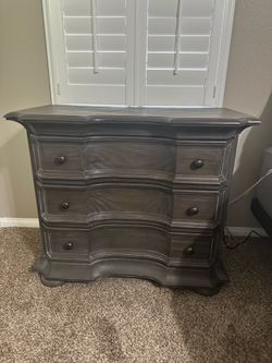 Dresser set