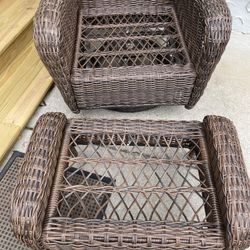 6 Piece Set Hampton Bay 3 Wicker Chair, 2 Side Tables,1 Ottoman