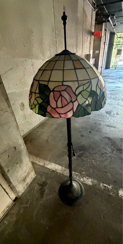Tiffany Floral Stained Glass Lamp