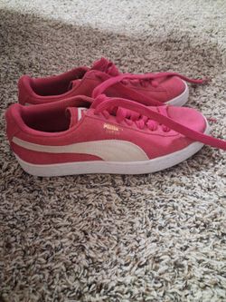 Ladies size 7 sneakers