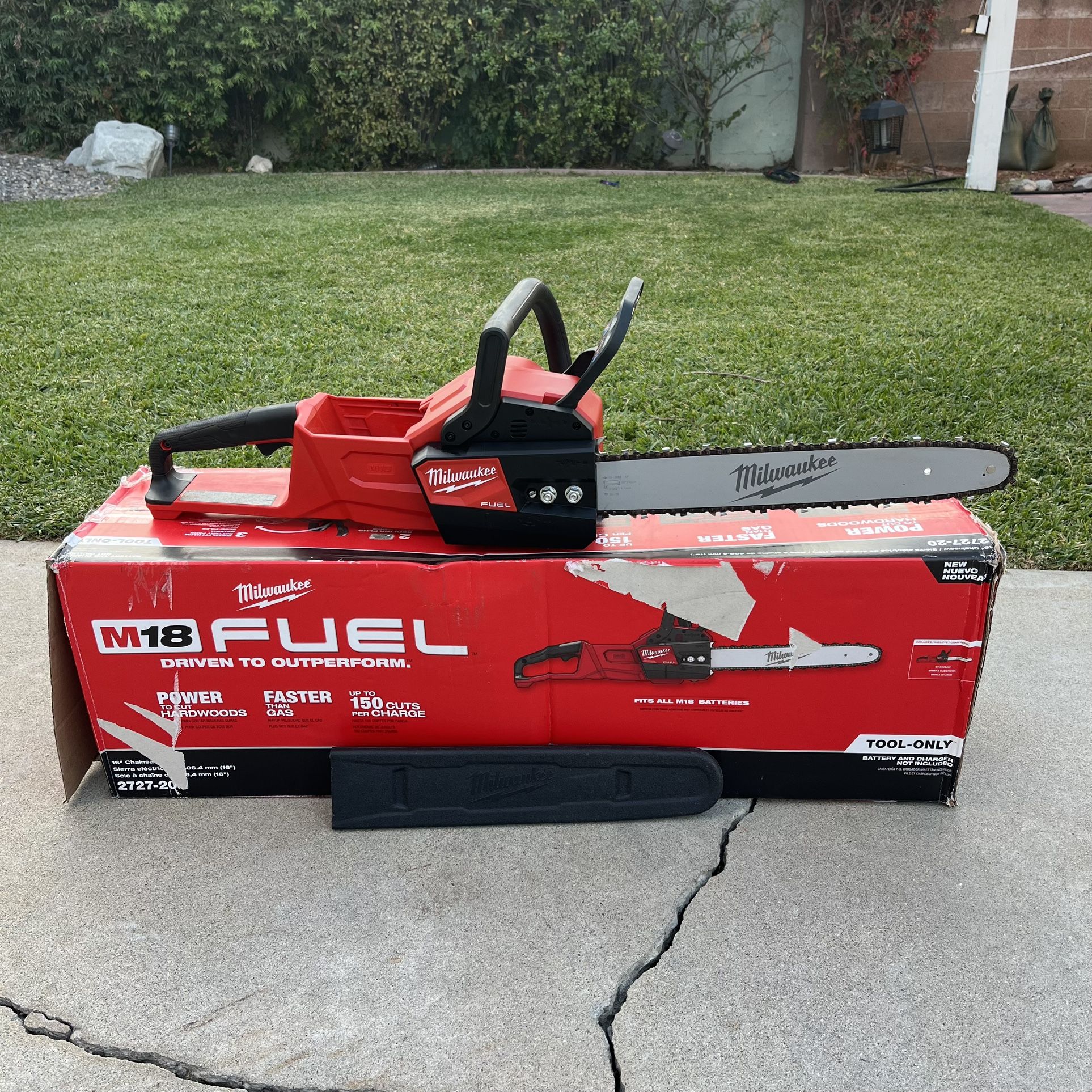 Milwaukee M18 FUEL 16 in. 18V Lithium-Ion Brushless Battery Chainsaw (Tool-Only)