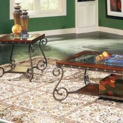 Ellery Victorian Style. Coffee Table And End Table 
