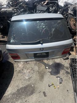 2004 BMW 325i Back Trunk Door Lift Gate $300