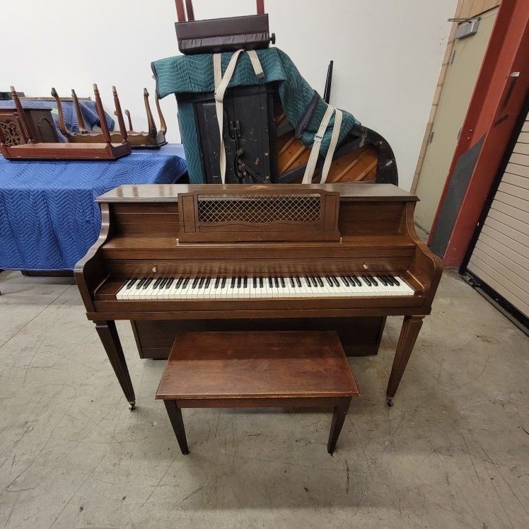 1965 Hallet & Davis,
Fair condition,
Pro delivery & tuning INCLUDED!
(PRICE IS NEGOTIABLE)