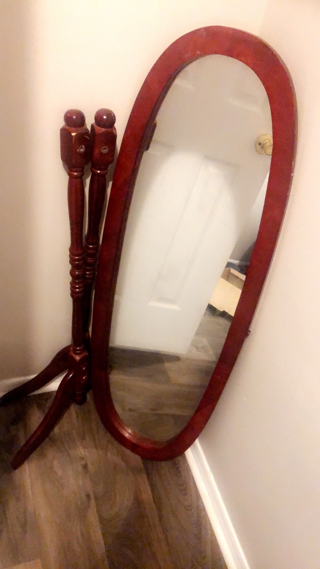 Mirror with legs