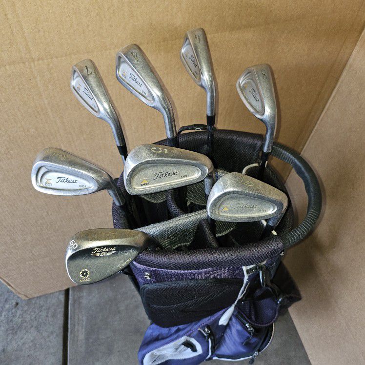 Titleist Clubs With Callaway Bag