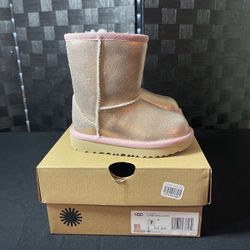 UGG CLASSIC II Pink Metallic Shimmer Boots Size 7 Toddler.  