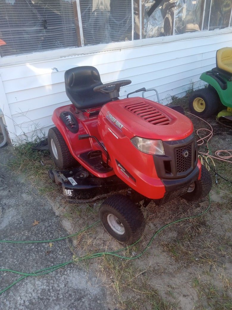 Troy Bilt Riding Mower / Super Bronco