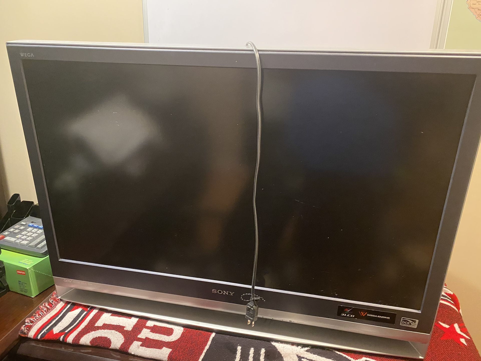 Free TV  Hardly Used  Need Gone Asap  