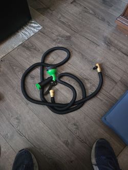 Lightweight garden hose With &-Pattern Spray Nozzles - 25 Foot