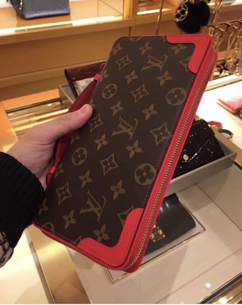 Louis Vuitton Women's Organizers and Day Planners for sale