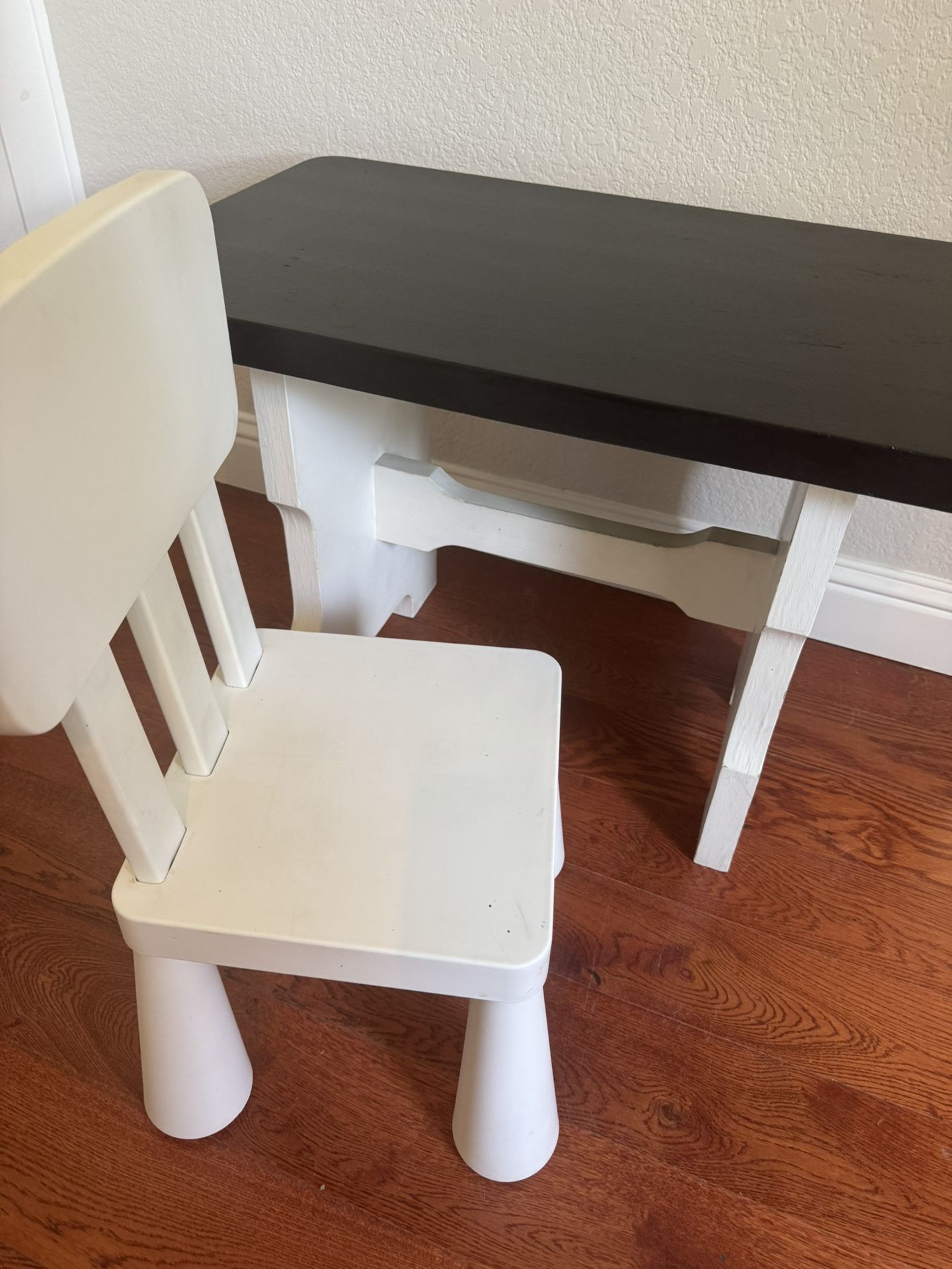 Kid’s Solid Wood Chalkboard Desk & Chair