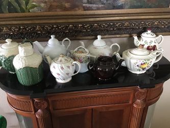 Vintage Teapots (9)