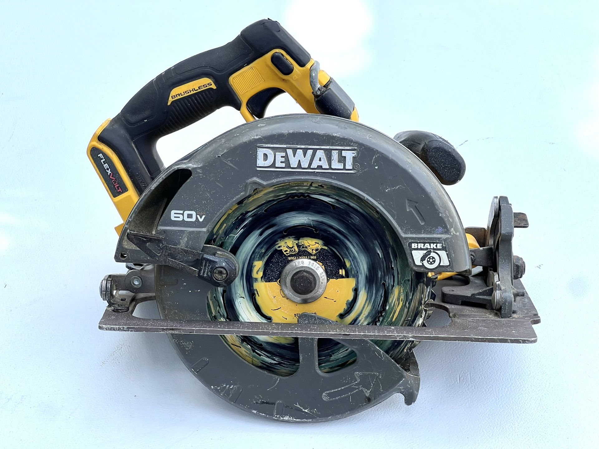 DEWALT FlexVolt 60V 7-1/4” Circular Saw - Tool Only, No Battery